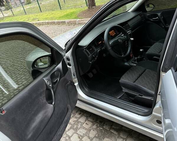 Сірий Опель Вектра, об'ємом двигуна 2 л та пробігом 217 тис. км за 4000 $, фото 12 на Automoto.ua