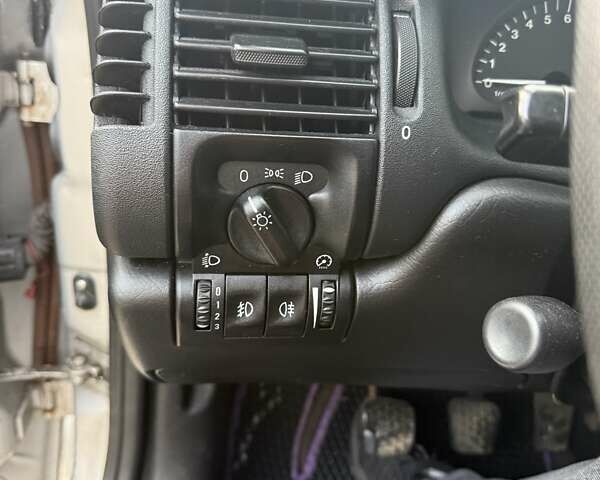 Серый Опель Вектра, объемом двигателя 1.8 л и пробегом 246 тыс. км за 3500 $, фото 14 на Automoto.ua