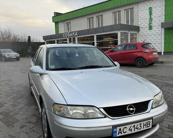 Серый Опель Вектра, объемом двигателя 1.8 л и пробегом 246 тыс. км за 3500 $, фото 1 на Automoto.ua