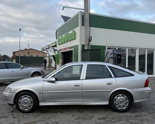 Серый Опель Вектра, объемом двигателя 1.8 л и пробегом 246 тыс. км за 3500 $, фото 6 на Automoto.ua