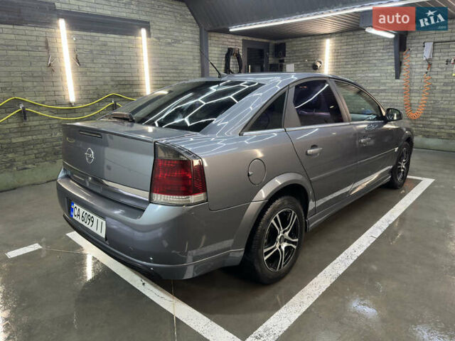 Серый Опель Вектра, объемом двигателя 2.2 л и пробегом 320 тыс. км за 4000 $, фото 4 на Automoto.ua