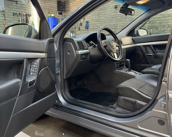 Серый Опель Вектра, объемом двигателя 2.2 л и пробегом 320 тыс. км за 4000 $, фото 8 на Automoto.ua