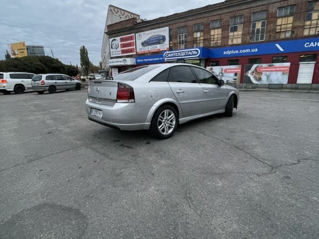 Опель Вектра 2002 в Кременчуге на Automoto.ua Серый Опель Вектра, объемом двигателя 2.2 л и пробегом 329 тыс. км за 4300 $, фото 1 на Automoto.ua