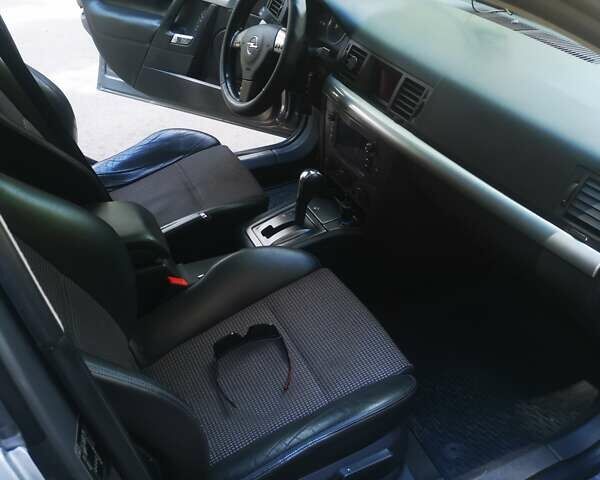 Серый Опель Вектра, объемом двигателя 2.2 л и пробегом 352 тыс. км за 5000 $, фото 3 на Automoto.ua