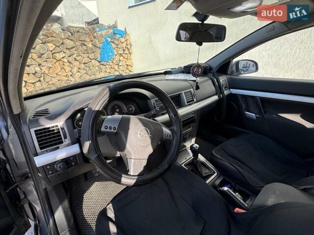 Серый Опель Вектра, объемом двигателя 1.8 л и пробегом 295 тыс. км за 3600 $, фото 4 на Automoto.ua