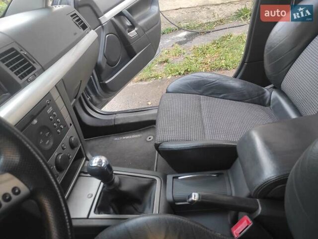 Серый Опель Вектра, объемом двигателя 2.17 л и пробегом 305 тыс. км за 3800 $, фото 8 на Automoto.ua
