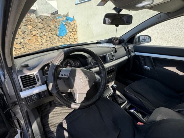 Серый Опель Вектра, объемом двигателя 1.8 л и пробегом 295 тыс. км за 3600 $, фото 4 на Automoto.ua