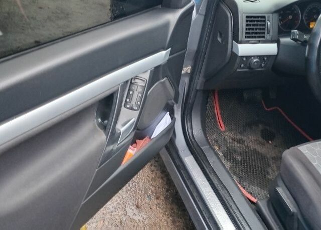 Серый Опель Вектра, объемом двигателя 2.2 л и пробегом 247 тыс. км за 3500 $, фото 6 на Automoto.ua