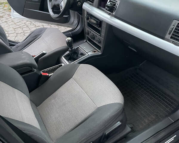 Сірий Опель Вектра, об'ємом двигуна 2.2 л та пробігом 400 тис. км за 4200 $, фото 11 на Automoto.ua