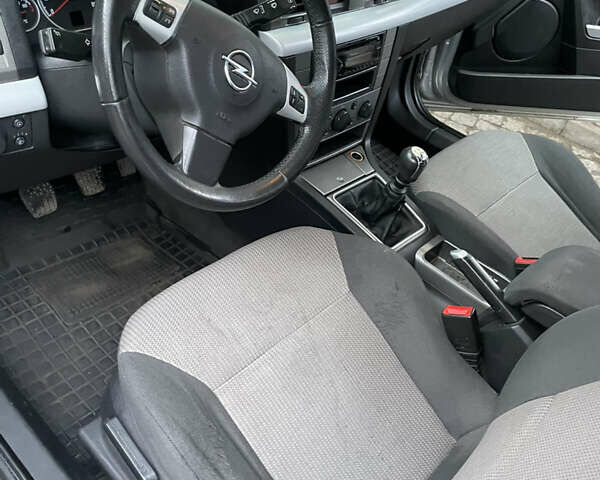 Сірий Опель Вектра, об'ємом двигуна 2.2 л та пробігом 400 тис. км за 4200 $, фото 8 на Automoto.ua