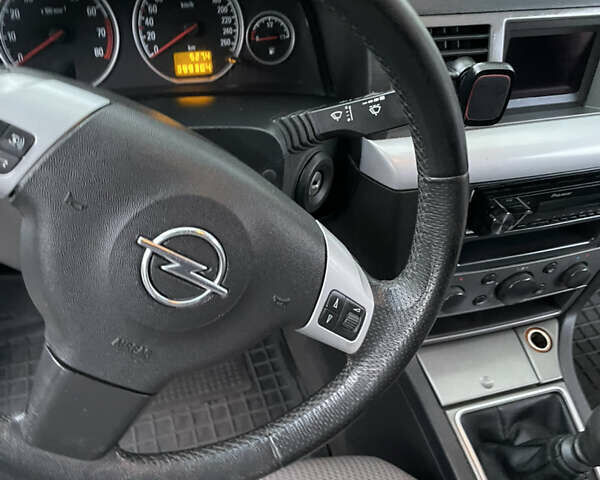 Сірий Опель Вектра, об'ємом двигуна 2.2 л та пробігом 400 тис. км за 4200 $, фото 7 на Automoto.ua