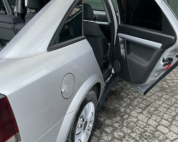 Сірий Опель Вектра, об'ємом двигуна 2.2 л та пробігом 400 тис. км за 4200 $, фото 13 на Automoto.ua