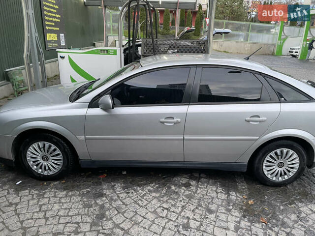 Сірий Опель Вектра, об'ємом двигуна 2.2 л та пробігом 400 тис. км за 4200 $, фото 4 на Automoto.ua