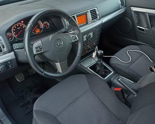 Серый Опель Вектра, объемом двигателя 1.8 л и пробегом 210 тыс. км за 5200 $, фото 39 на Automoto.ua