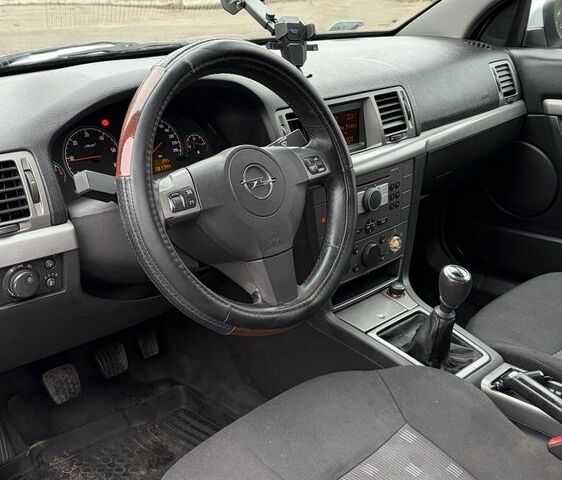 Серый Опель Вектра, объемом двигателя 2.2 л и пробегом 300 тыс. км за 2650 $, фото 8 на Automoto.ua