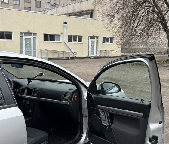 Серый Опель Вектра, объемом двигателя 2.2 л и пробегом 300 тыс. км за 2650 $, фото 11 на Automoto.ua