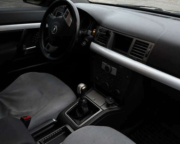 Серый Опель Вектра, объемом двигателя 1.8 л и пробегом 360 тыс. км за 4200 $, фото 8 на Automoto.ua