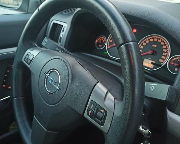 Серый Опель Вектра, объемом двигателя 1.8 л и пробегом 210 тыс. км за 5200 $, фото 40 на Automoto.ua