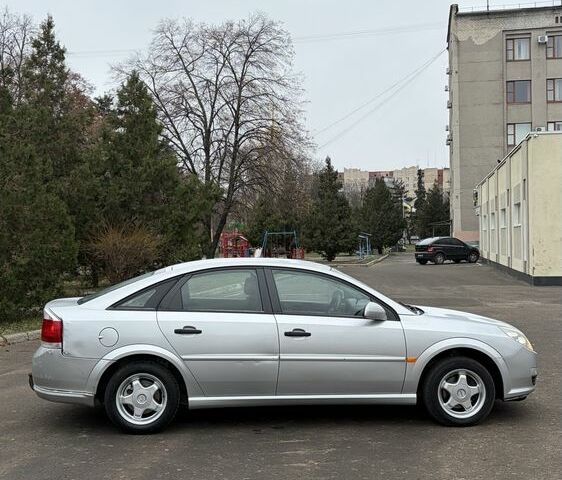 Серый Опель Вектра, объемом двигателя 2.2 л и пробегом 300 тыс. км за 2650 $, фото 3 на Automoto.ua