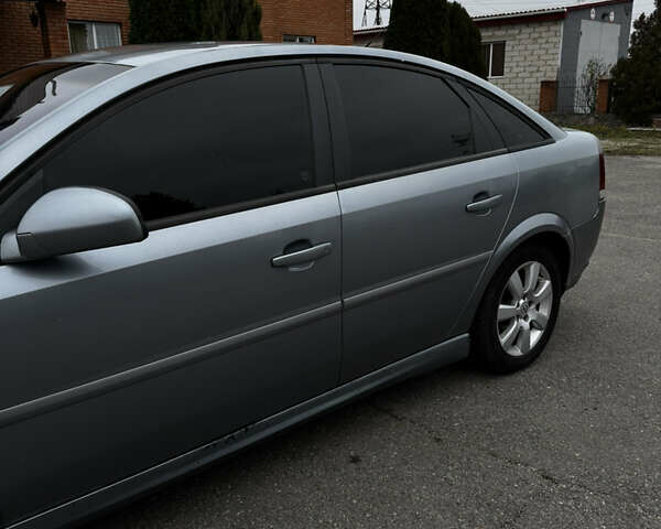 Серый Опель Вектра, объемом двигателя 1.8 л и пробегом 360 тыс. км за 4200 $, фото 3 на Automoto.ua