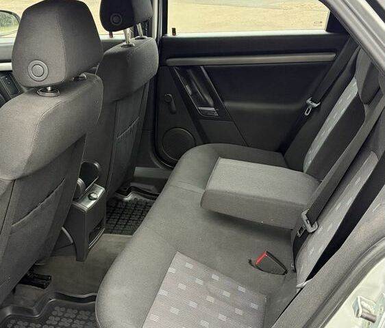 Серый Опель Вектра, объемом двигателя 2.2 л и пробегом 300 тыс. км за 2650 $, фото 9 на Automoto.ua