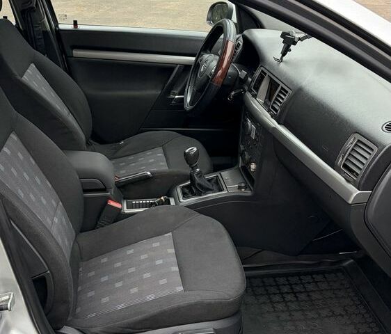 Серый Опель Вектра, объемом двигателя 2.2 л и пробегом 300 тыс. км за 2650 $, фото 12 на Automoto.ua