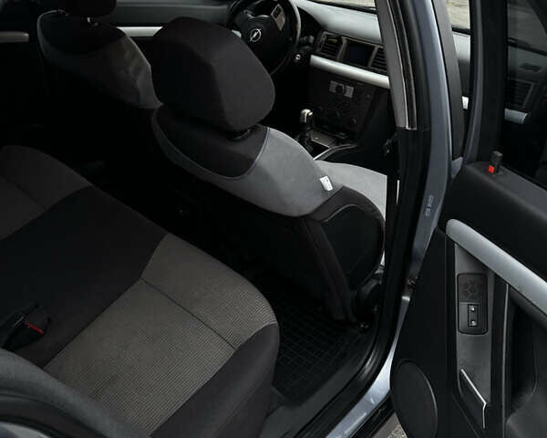 Серый Опель Вектра, объемом двигателя 1.8 л и пробегом 360 тыс. км за 4200 $, фото 6 на Automoto.ua