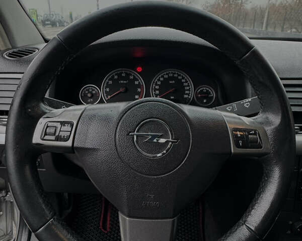 Серый Опель Вектра, объемом двигателя 1.8 л и пробегом 300 тыс. км за 5200 $, фото 12 на Automoto.ua