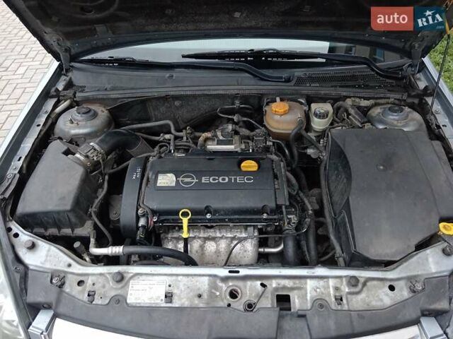 Серый Опель Вектра, объемом двигателя 1.8 л и пробегом 223 тыс. км за 5500 $, фото 1 на Automoto.ua