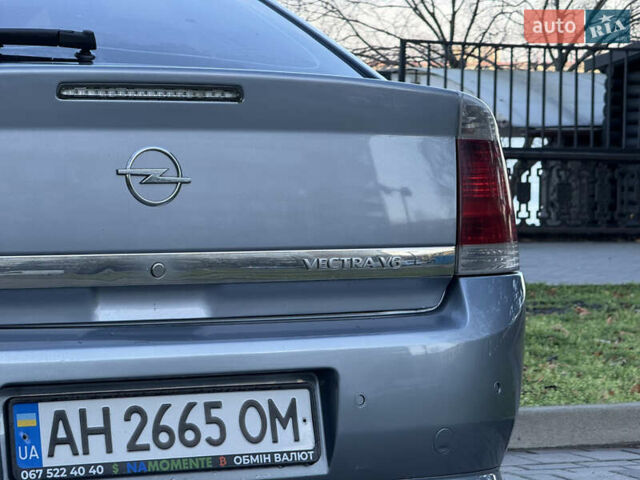 Серый Опель Вектра, объемом двигателя 2.79 л и пробегом 176 тыс. км за 4900 $, фото 11 на Automoto.ua