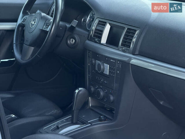 Серый Опель Вектра, объемом двигателя 2.79 л и пробегом 176 тыс. км за 4900 $, фото 20 на Automoto.ua