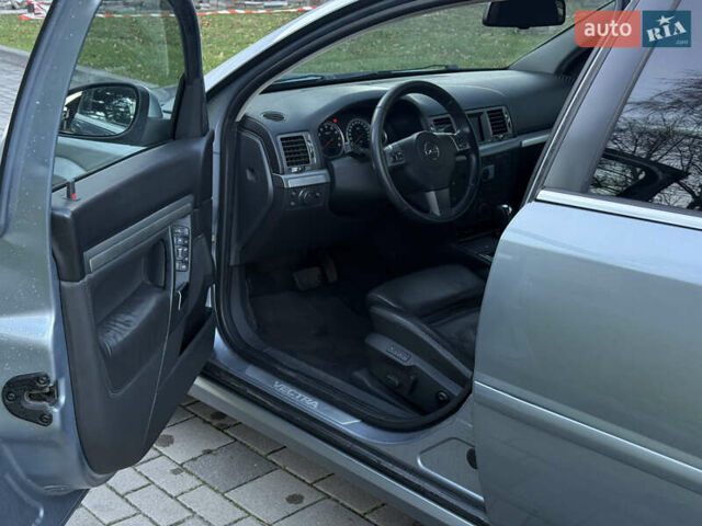 Серый Опель Вектра, объемом двигателя 2.79 л и пробегом 176 тыс. км за 4900 $, фото 15 на Automoto.ua