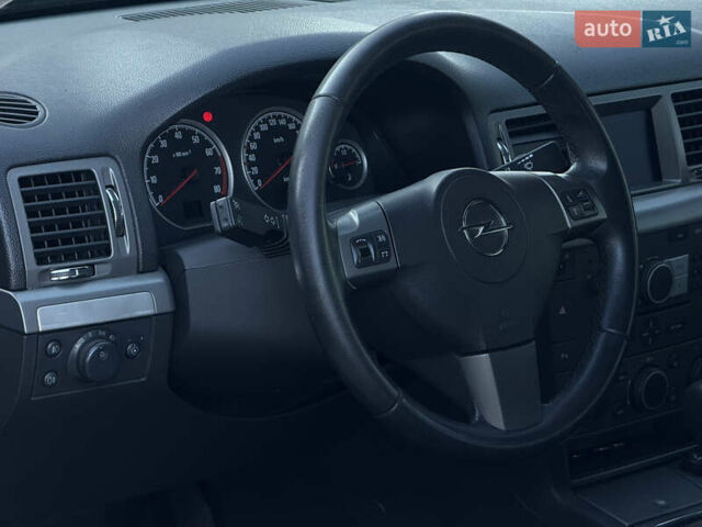 Серый Опель Вектра, объемом двигателя 2.79 л и пробегом 176 тыс. км за 4900 $, фото 17 на Automoto.ua
