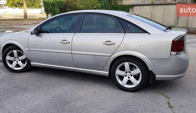 Сірий Опель Вектра, об'ємом двигуна 2.2 л та пробігом 284 тис. км за 5800 $, фото 2 на Automoto.ua