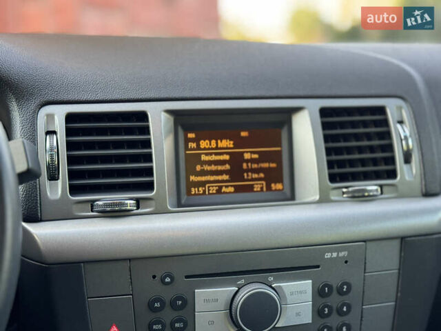 Серый Опель Вектра, объемом двигателя 1.8 л и пробегом 250 тыс. км за 5500 $, фото 9 на Automoto.ua