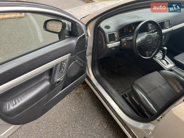 Серый Опель Вектра, объемом двигателя 2.2 л и пробегом 234 тыс. км за 6400 $, фото 4 на Automoto.ua