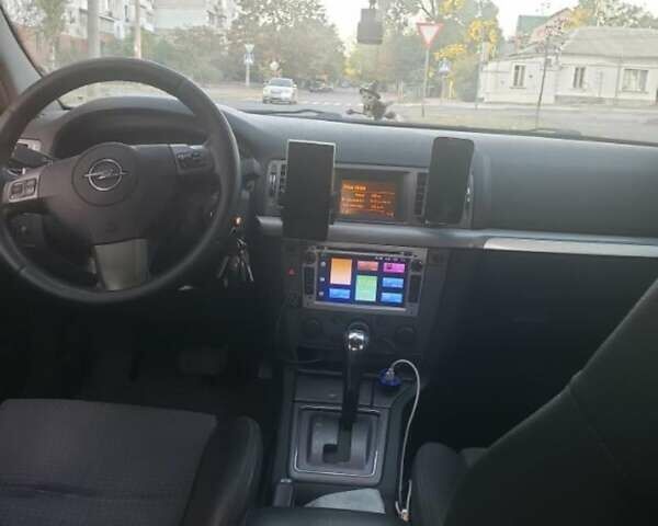 Опель Вектра 2008 в Николаеве на Automoto.ua Серый Опель Вектра, объемом двигателя 2.2 л и пробегом 325 тыс. км за 6000 $, фото 2 на Automoto.ua