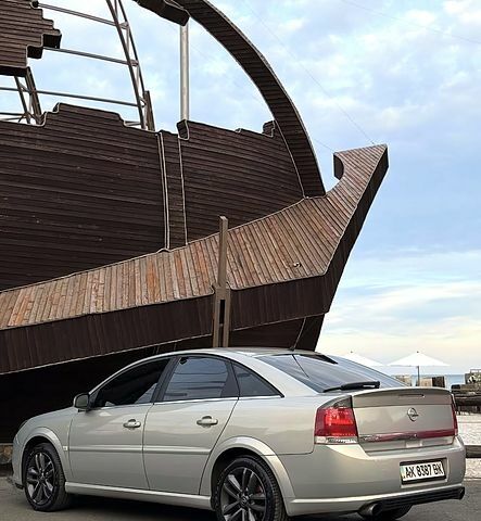 Серый Опель Вектра, объемом двигателя 2.2 л и пробегом 250 тыс. км за 7200 $, фото 5 на Automoto.ua