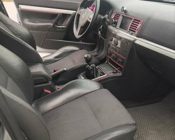 Серый Опель Вектра, объемом двигателя 2.2 л и пробегом 412 тыс. км за 4500 $, фото 8 на Automoto.ua