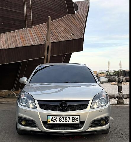 Серый Опель Вектра, объемом двигателя 2.2 л и пробегом 250 тыс. км за 7200 $, фото 2 на Automoto.ua