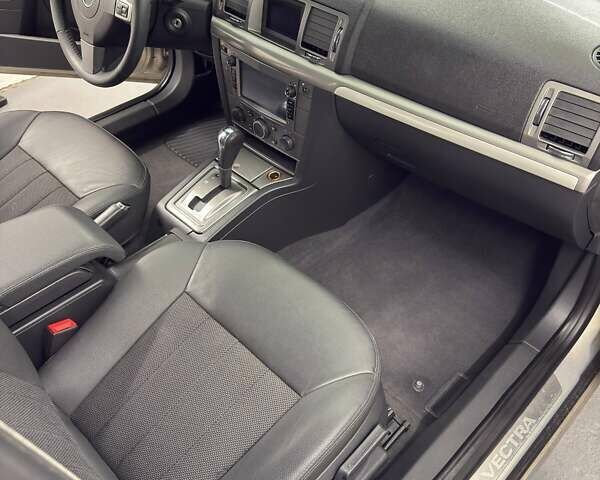 Серый Опель Вектра, объемом двигателя 1.9 л и пробегом 214 тыс. км за 6400 $, фото 33 на Automoto.ua