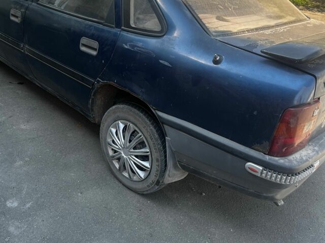 Синий Опель Вектра, объемом двигателя 1.6 л и пробегом 3 тыс. км за 672 $, фото 2 на Automoto.ua