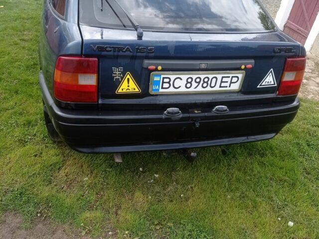 Синий Опель Вектра, объемом двигателя 1.6 л и пробегом 380 тыс. км за 1200 $, фото 3 на Automoto.ua