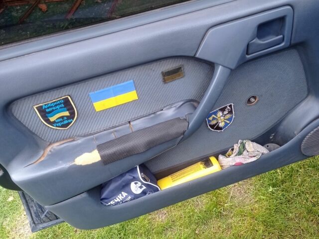 Синий Опель Вектра, объемом двигателя 1.6 л и пробегом 380 тыс. км за 1200 $, фото 7 на Automoto.ua