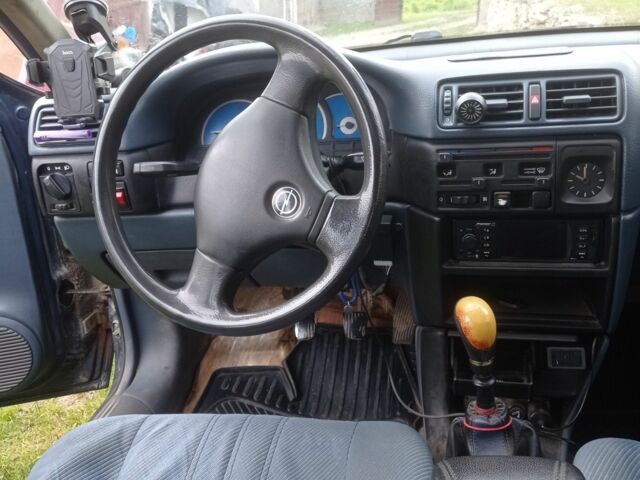 Синий Опель Вектра, объемом двигателя 1.6 л и пробегом 380 тыс. км за 1200 $, фото 4 на Automoto.ua