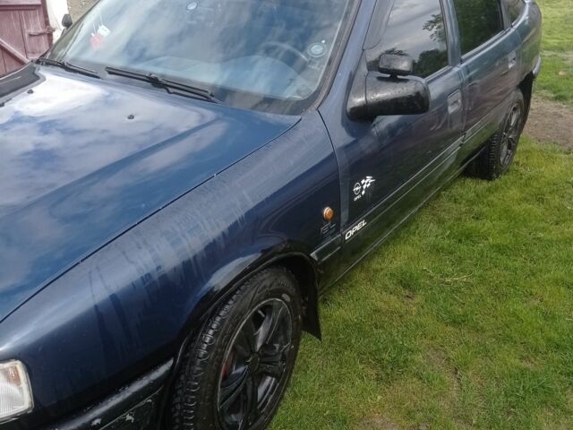 Синий Опель Вектра, объемом двигателя 1.6 л и пробегом 380 тыс. км за 1200 $, фото 2 на Automoto.ua