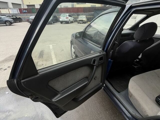 Синий Опель Вектра, объемом двигателя 1.6 л и пробегом 300 тыс. км за 700 $, фото 5 на Automoto.ua