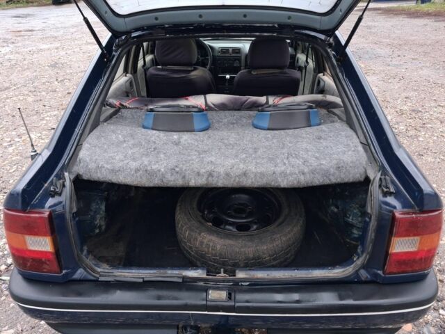 Синій Опель Вектра, об'ємом двигуна 1.6 л та пробігом 10 тис. км за 800 $, фото 5 на Automoto.ua