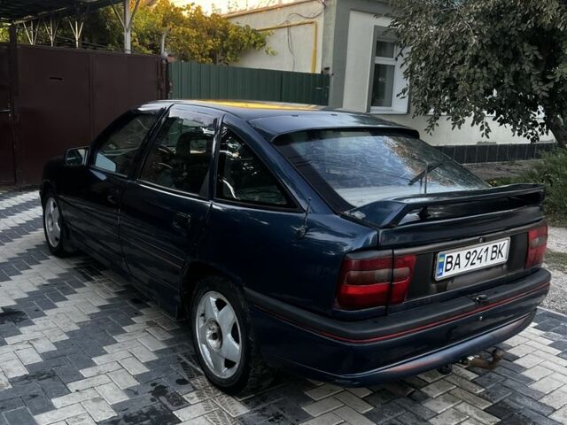 Синий Опель Вектра, объемом двигателя 2 л и пробегом 150 тыс. км за 660 $, фото 2 на Automoto.ua