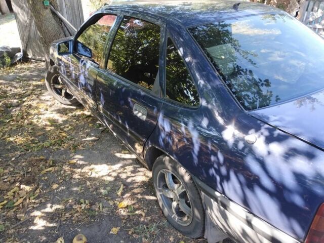 Синий Опель Вектра, объемом двигателя 0 л и пробегом 200 тыс. км за 500 $, фото 6 на Automoto.ua